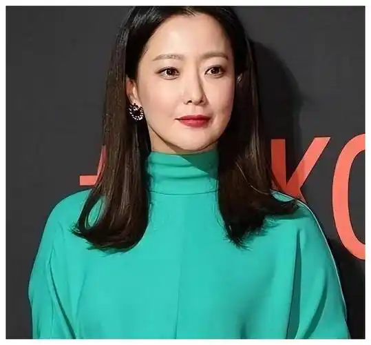 金喜善,传奇"优雅女神",风采依旧,48岁如花盛开._时尚_风格_演技