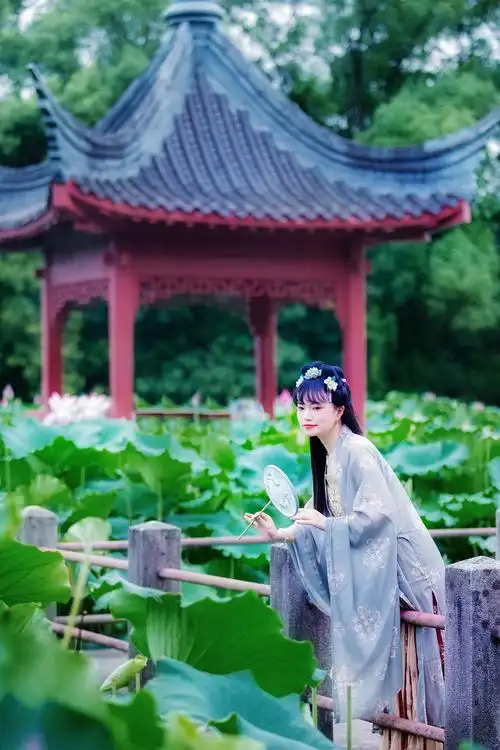 晶晶0904的写真摄影作品《夏日荷花古装》