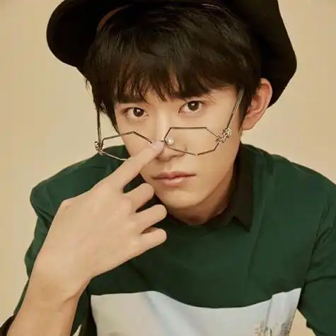 "中戏"前三分别是易烊千玺(94.85),李兰迪(94.48)和胡先煦(94.4).