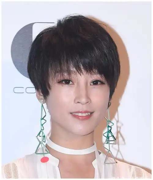 吴京的老婆谢楠干练有魄力女神形象般配极了