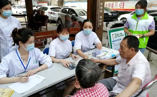 蕉城世界无烟日公众健康咨询活动走进社区
