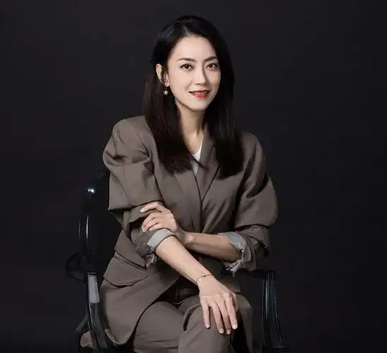 霍汶希:离开富豪男友却意外怀孕,谢霆锋:把孩子生下来我养你们