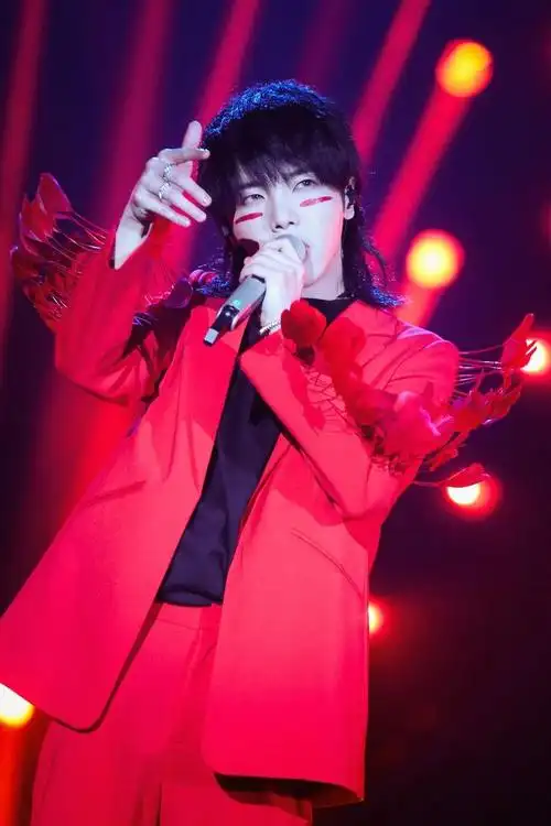 "歌手"夺冠后,华晨宇首发新单曲《七重人格》