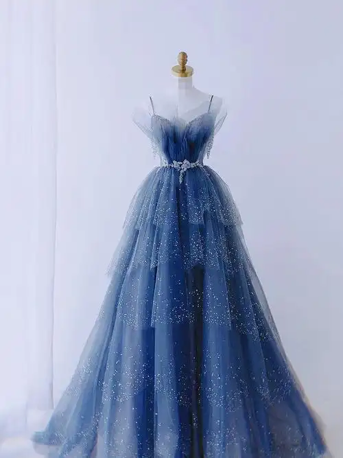 蓝色经典高级出众的迷雾蓝礼服