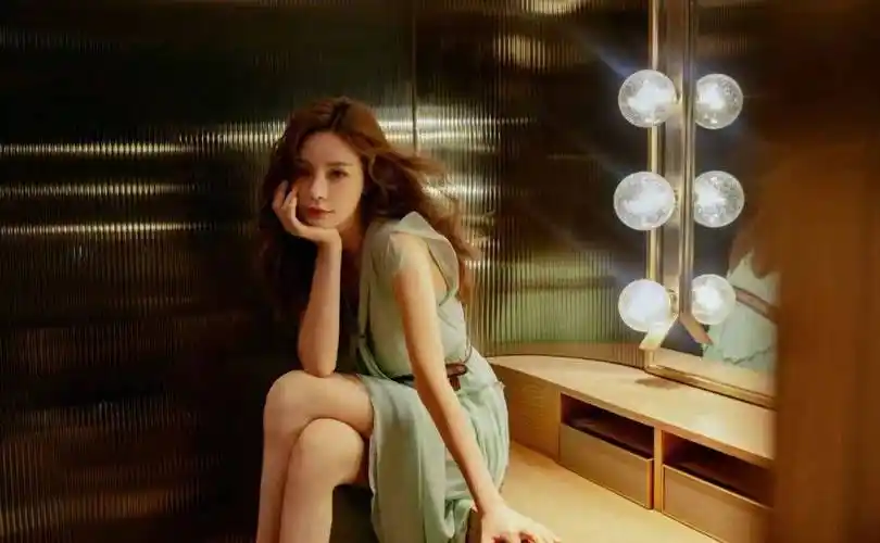 沈梦辰的腰椎骨头断裂让人感到意外和担心,但是她对待这个突发事件的