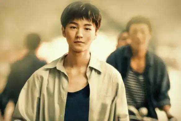 《理想照耀中国》王俊凯演技有所进步,细节处理的很细腻