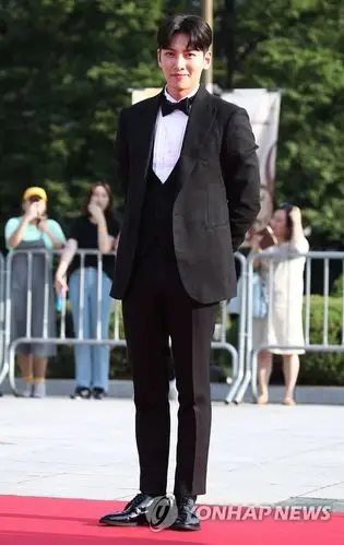 池昌旭现身红毯