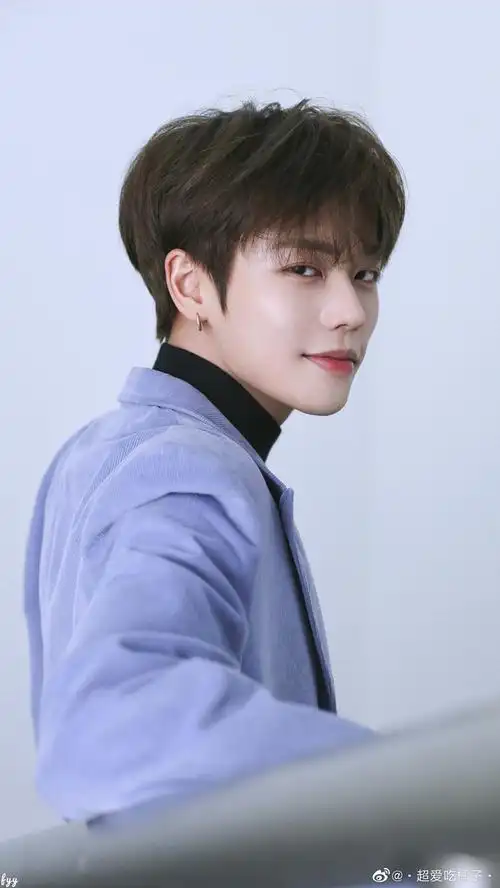 给我发一些你觉得林彦俊很帅的图