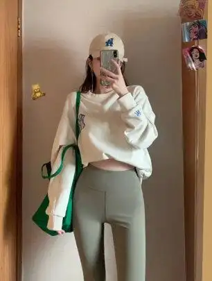 穿上很舒服,运动自如,上面穿一件卫衣超好看,不卡档不显三角区,很显瘦