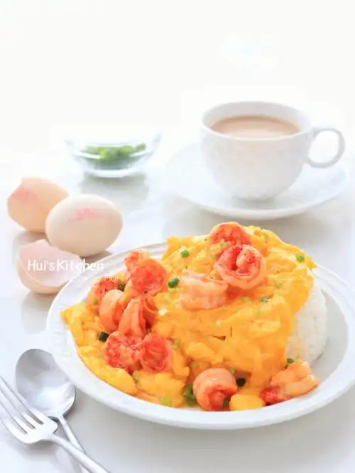 港式经典茶餐厅招牌滑蛋虾仁盖饭