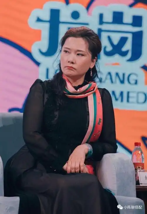 "越剧青衣"何赛飞:发型减龄,穿衣洋气,60发福也优雅