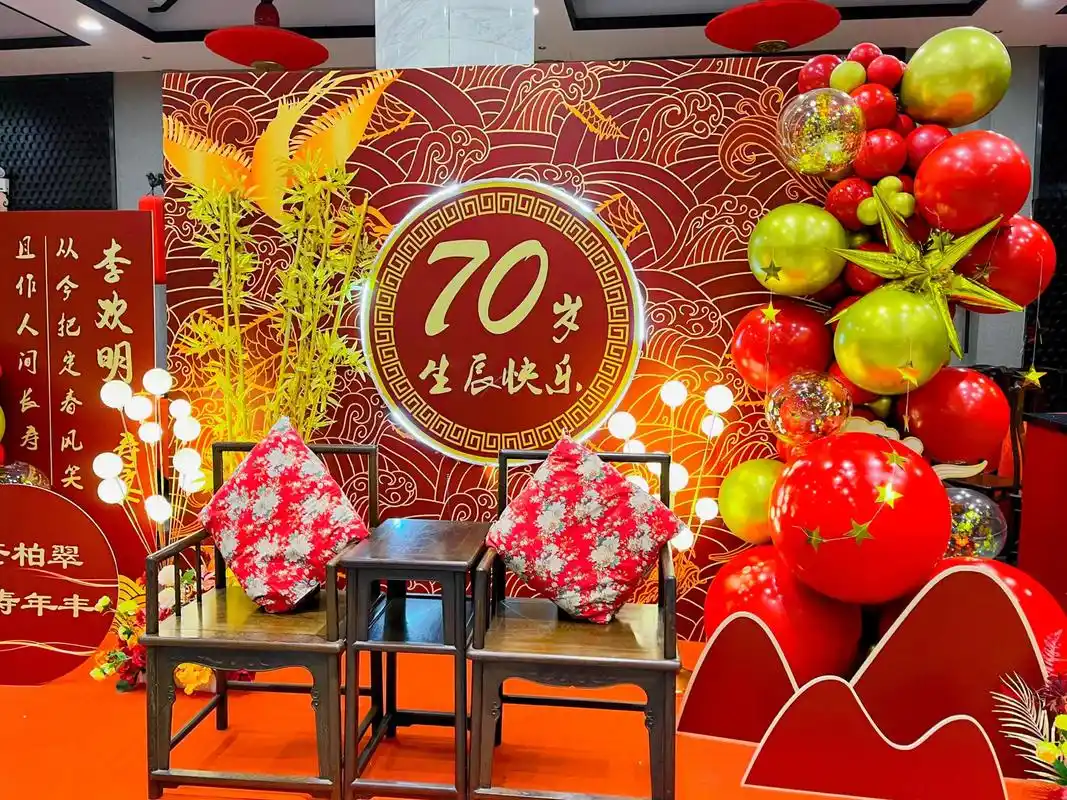 传统寿宴布置现场!红色系真是满满的氛围感!#气球布置 #酒店 - 抖音