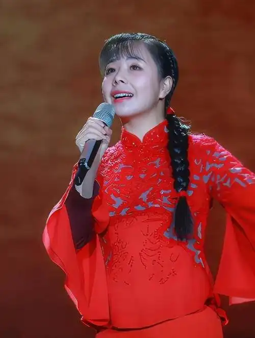 王二妮红了不忘本事业巅峰时嫁农村丈夫如今她过得怎么样了5