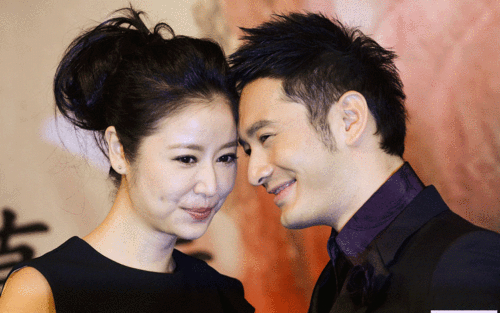 林心如黄晓明情侣装宣传《精忠岳飞》 贴面热聊显暧昧