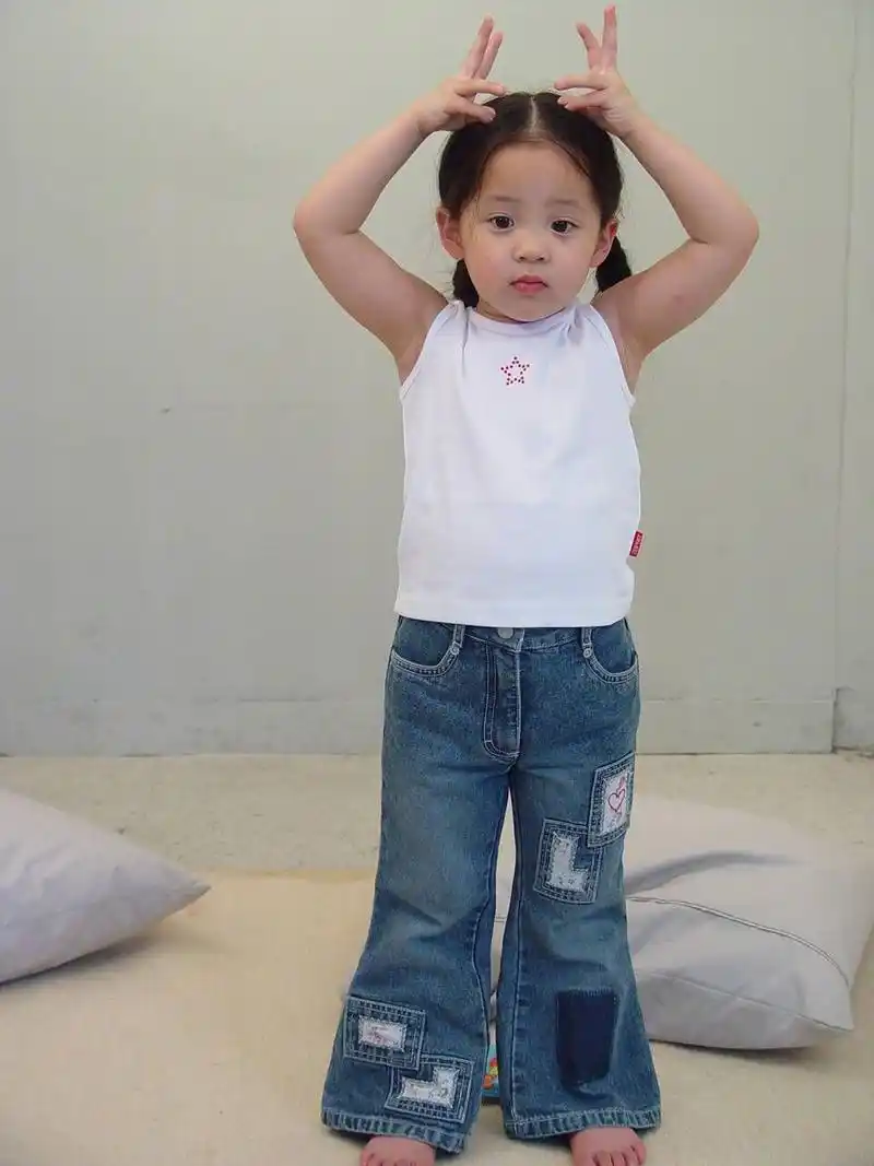 欧阳娜娜童年照,很好得诠释了什么叫天真无邪,简直是可爱到不行!