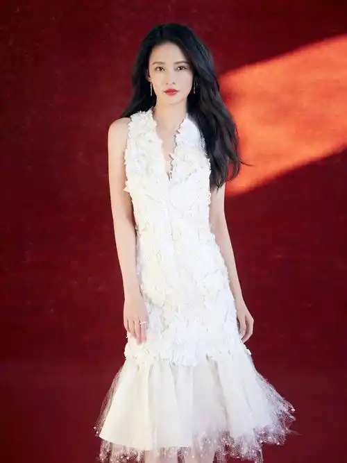 李沁方回应被短剧p黑白照!要求制作方尽快自查并删除相关内容