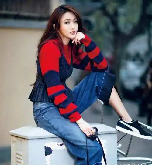 当时陈冰很强,张碧晨可以说是并驾齐驱,两个人的外在条件和演唱技巧都