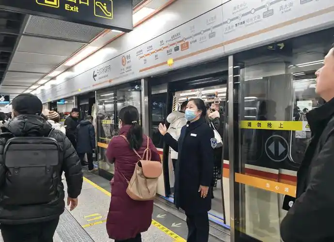 今日,郑州地铁3号线延长运营服务时间至24时