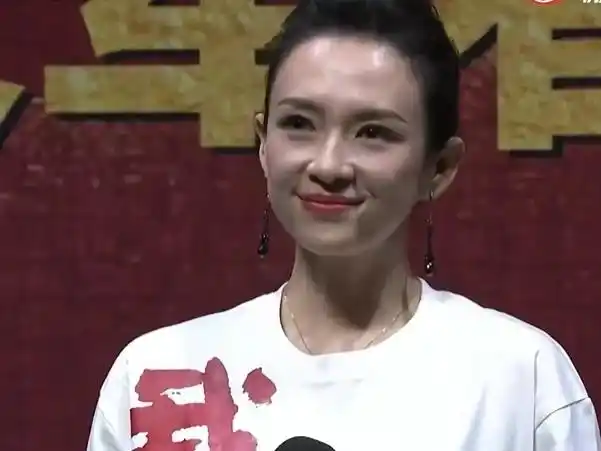 没美颜的章子怡脸颊凹陷跟普通人一样憔悴不包装成五五身