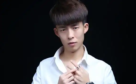 认真少女颜九 - 个人资料,真名,学历及年龄介绍 - 青元名人堂