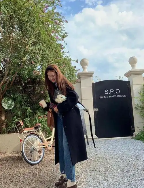 大衣配长发减龄有质感,已两娃还似少女|内搭|开衫|半裙|娃娃领|张子萱