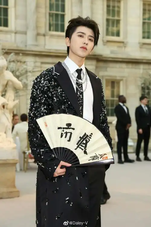 v-style##蔡徐坤水晶刺绣大衣