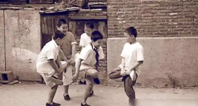 盘点童年做过的那些傻事,80后的回忆大全,看完后太难过了