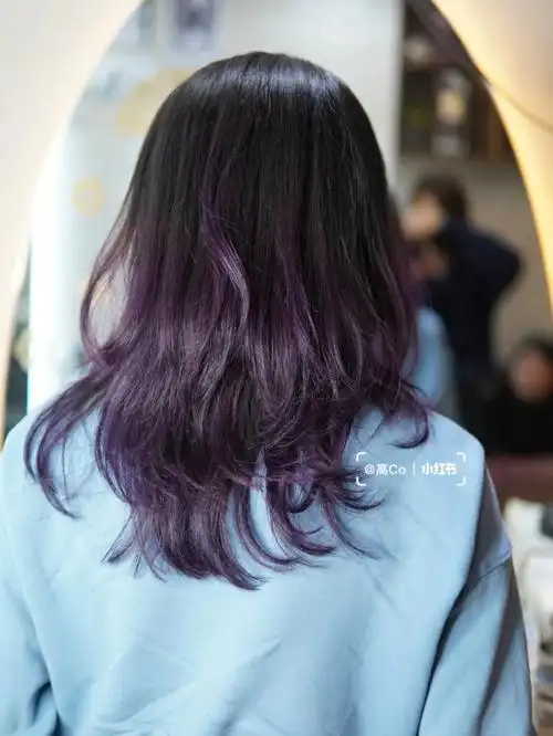 黑紫色发尾染低调又特别