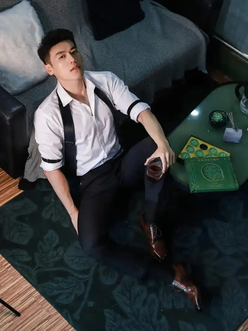 帅哥# #时尚# 正装商务男