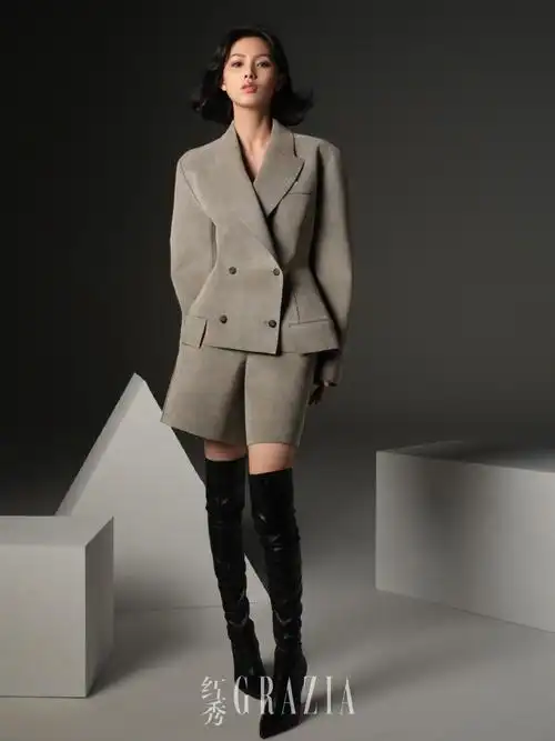 何穗奚梦瑶赵佳丽潘浩文红秀封面