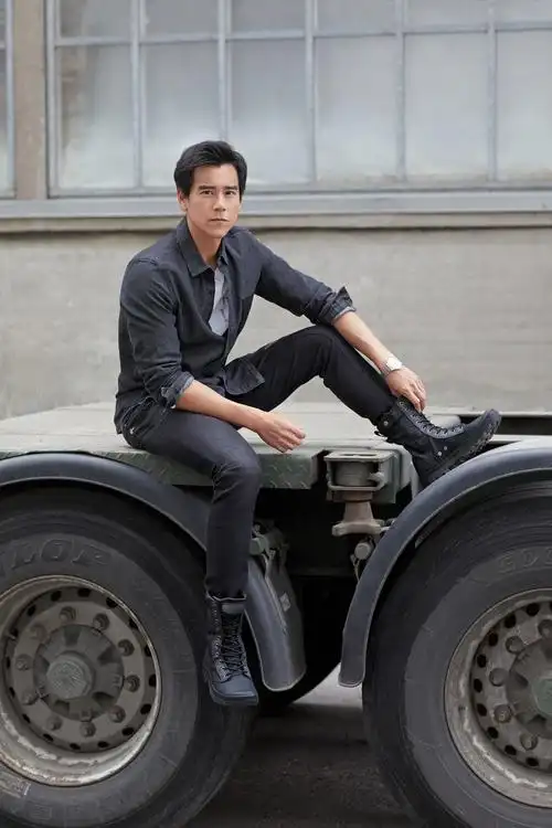 穿衣显瘦脱衣有肉,为什么彭于晏就能这么有型?