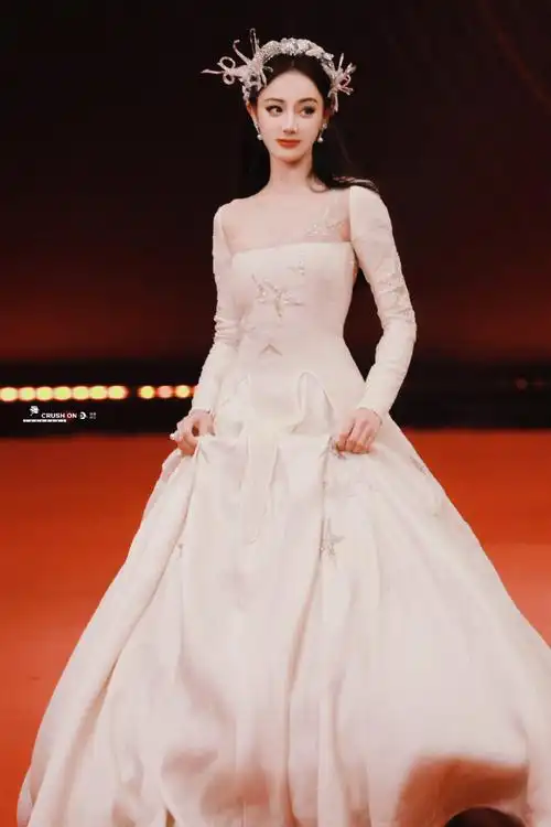 老师 我们家迪丽热巴呢##星光大赏红毯##今日星拍放送