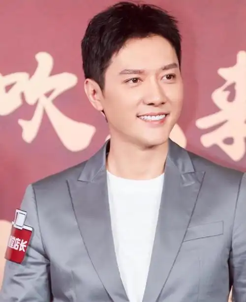 冯绍峰公开认爱,照片曝光,网友:恭喜找到最值得爱的