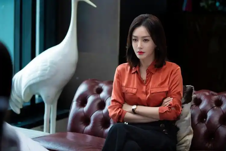 秦岚《怪你过分美丽》人物剧照图片[4/8]_电视剧_美桌网