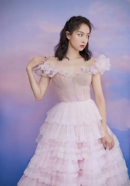 金鹰女神宋茜出席第30届中国电视金鹰节颁奖晚会 华美女神变身梦幻