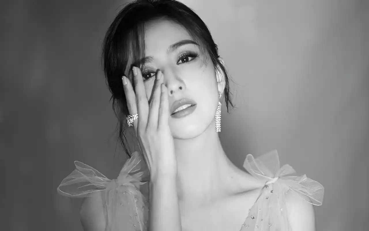 佟丽娅浪漫性感高清桌面壁纸