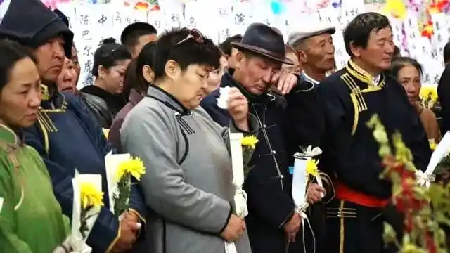 "吉祥三宝"布仁巴雅尔追悼会:妻女养子失声痛哭