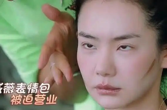 但lucky却特殊,翻白眼与戚薇像粘贴复制!