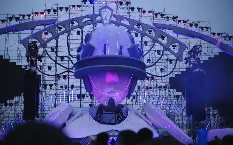 在迷幻中忘掉寒冬国内大型实景交互电音舞台