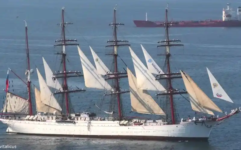 【航海】世界上最大的训练帆船--俄罗斯"谢多夫"号帆船在符拉迪
