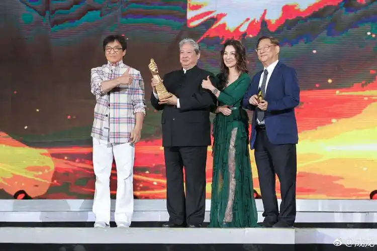 不满成龙被批变老大师兄洪金宝霸气回怼有谁不会老