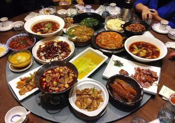 亲家母第一次来我家,吃饭时却总往厕所跑,知道真相我不让女儿嫁