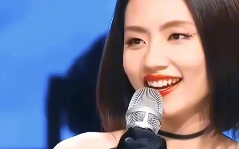 【刘惜君】大风吹的造型真好看