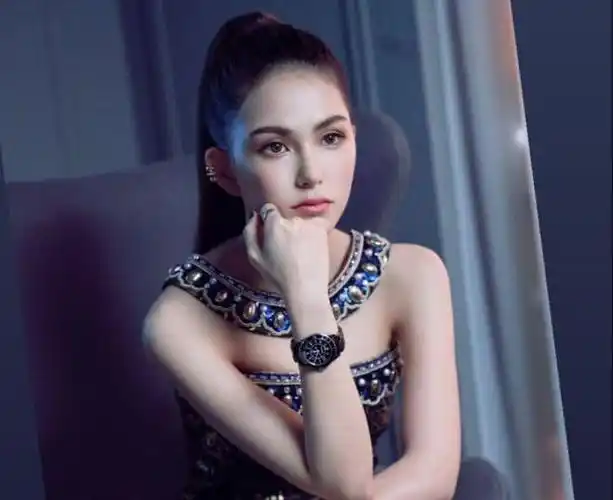 昆凌罕晒三胎女儿做饼干,首次正脸出镜像爸爸,太像女版周杰伦!