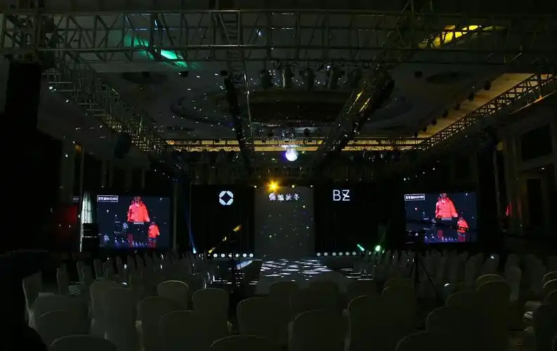 4月的一场小型服装发布会舞美设计