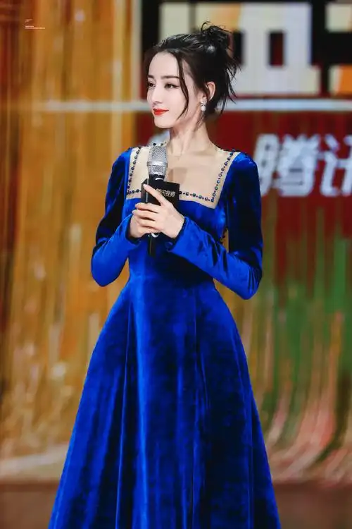 愚人节站姐团建#迪丽热巴2021拾光盛典造型|蓝丝绒(站姐图汇总-|08