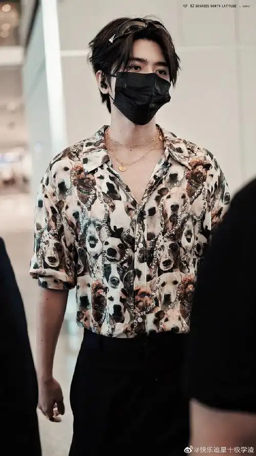 花衬衫的蔡徐坤又帅晕咯#蔡徐坤 泰国人气