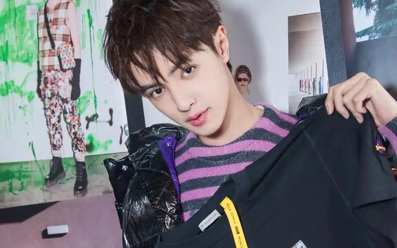 官鸿帅气写真图片桌面壁纸