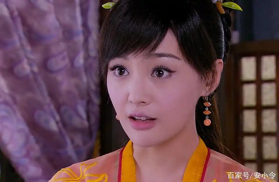 郑爽在《古剑奇谭》中的唯美剧照,古灵精怪的角色讨人喜欢!