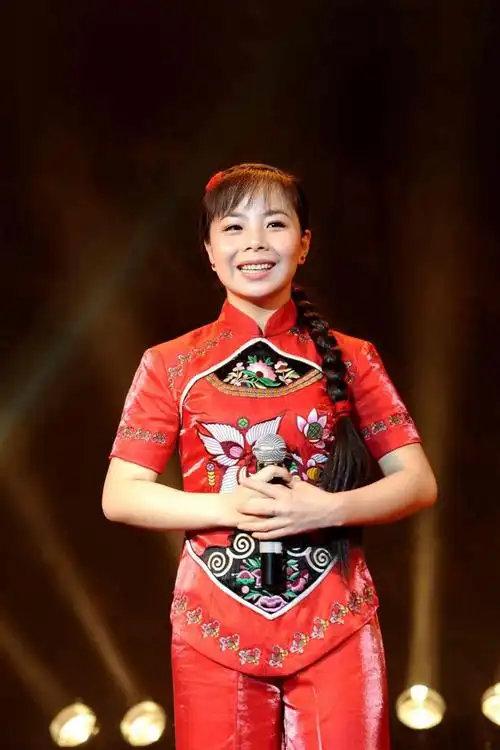 王二妮专辑:爱陕北(13首)》2014-07-07 14:11:21|  分类:歌曲歌舞